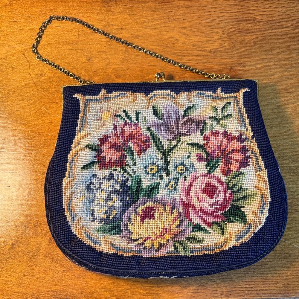 Elegant Floral Tapestry Clutch